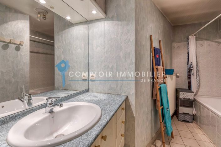 Image No.7-5 Bed House for sale