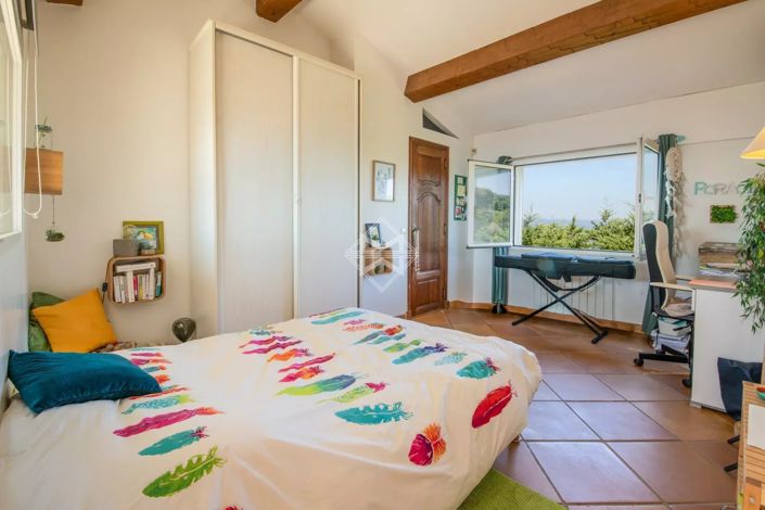 Image No.10-5 Bed House for sale