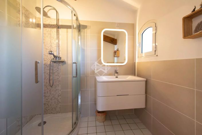 Image No.12-5 Bed House for sale