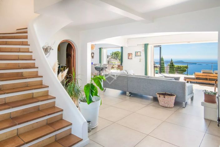 Image No.4-5 Bed House for sale