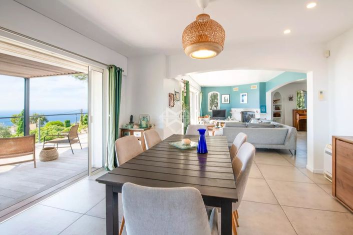 Image No.6-5 Bed House for sale