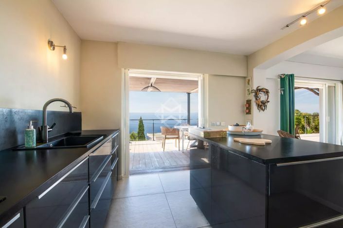 Image No.7-5 Bed House for sale