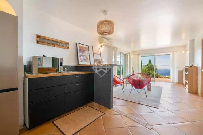 Image No.8-5 Bed House for sale