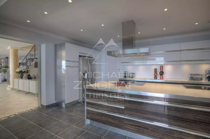 Image No.9-5 Bed House for sale