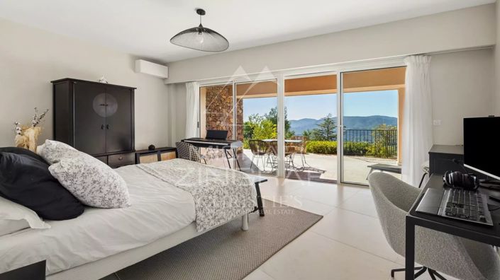 Image No.8-4 Bed House for sale