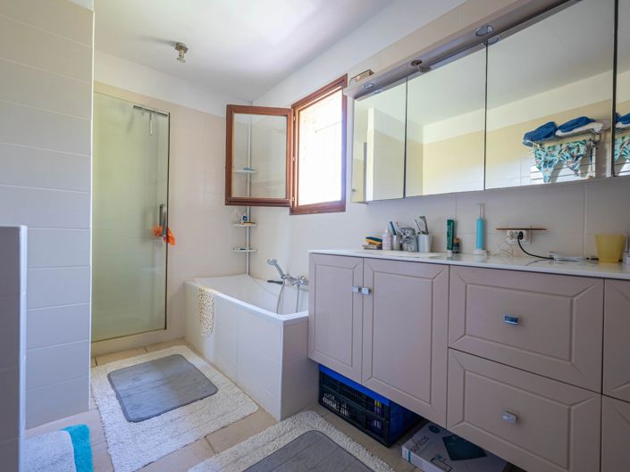 Image No.12-4 Bed House for sale