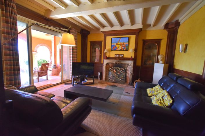 Image No.17-6 Bed House for sale