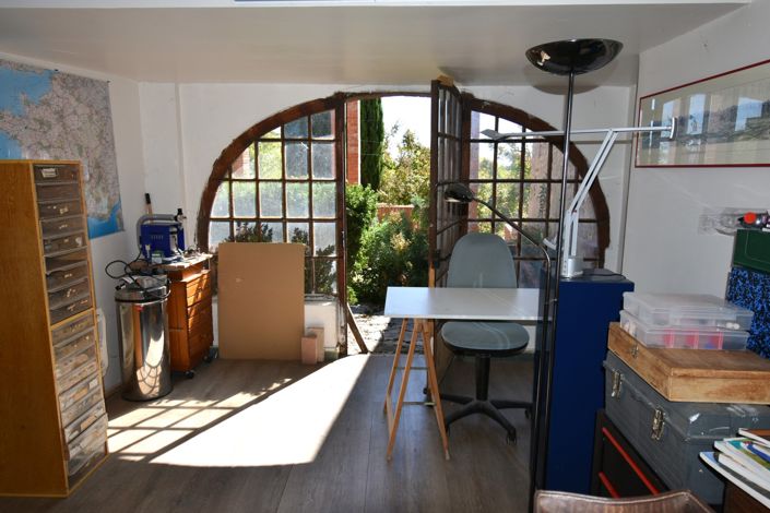Image No.18-6 Bed House for sale
