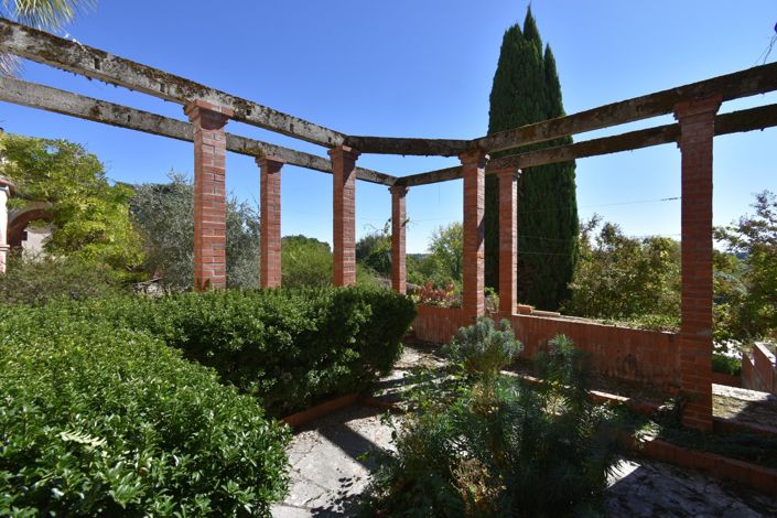 Image No.24-6 Bed House for sale