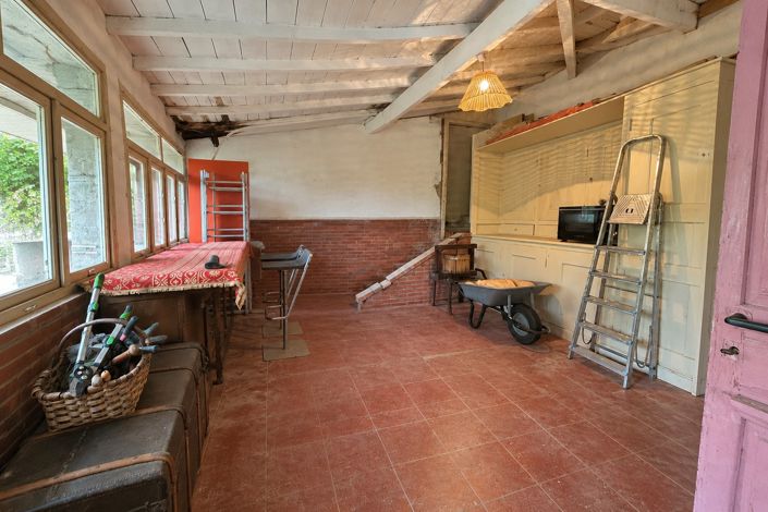 Image No.30-6 Bed House for sale