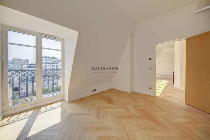 Image No.15-4 Bed Apartment for sale