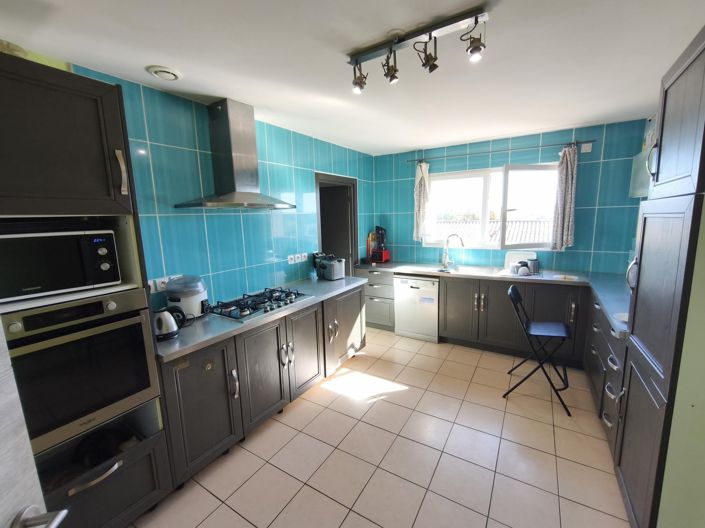 Image No.6-4 Bed House for sale