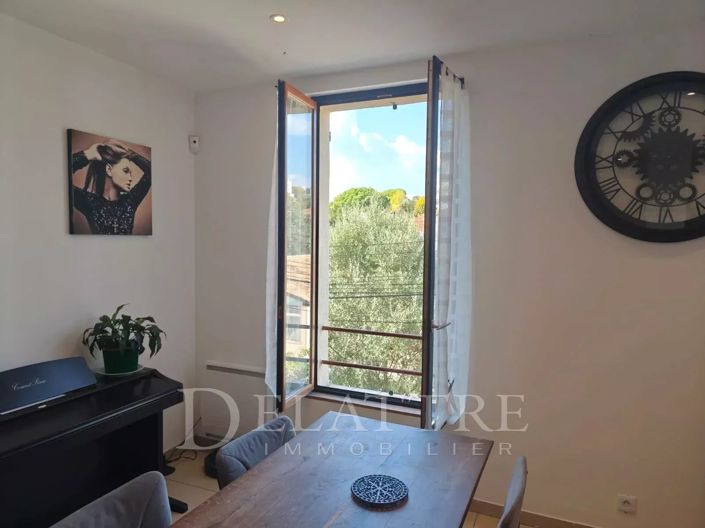 Image No.11-3 Bed House for sale