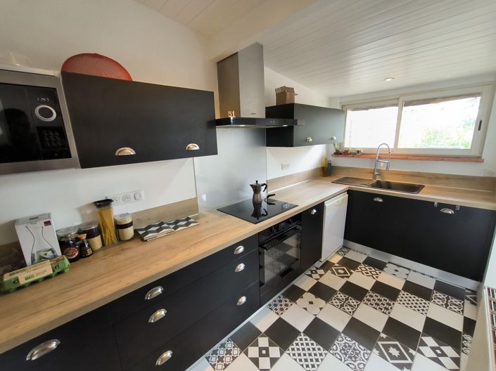 Image No.7-5 Bed House for sale