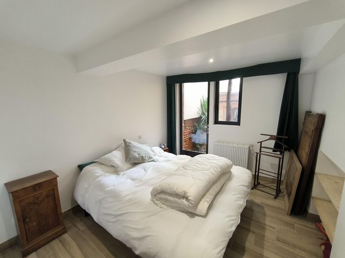 Image No.9-5 Bed House for sale