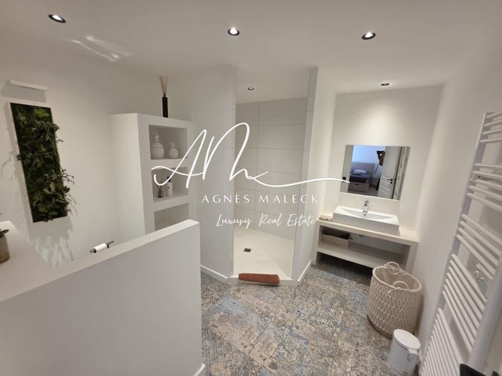 Image No.16-4 Bed House for sale