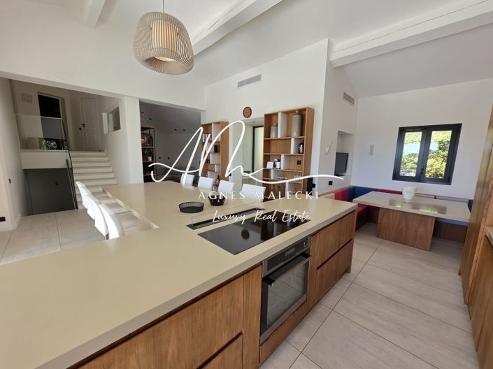 Image No.8-4 Bed House for sale