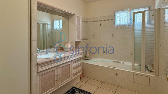 Image No.9-3 Bed House for sale