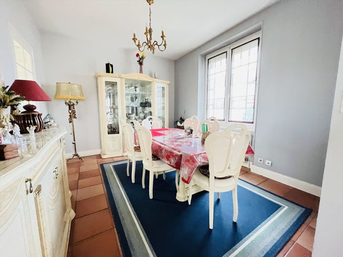 Image No.5-5 Bed House for sale