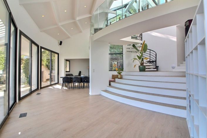 Image No.8-4 Bed House for sale