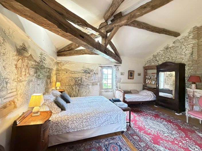 Image No.16-11 Bed Property for sale