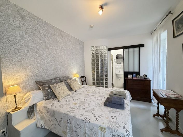 Image No.26-11 Bed Property for sale