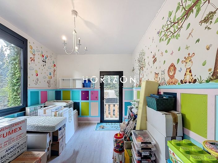 Image No.18-5 Bed House for sale