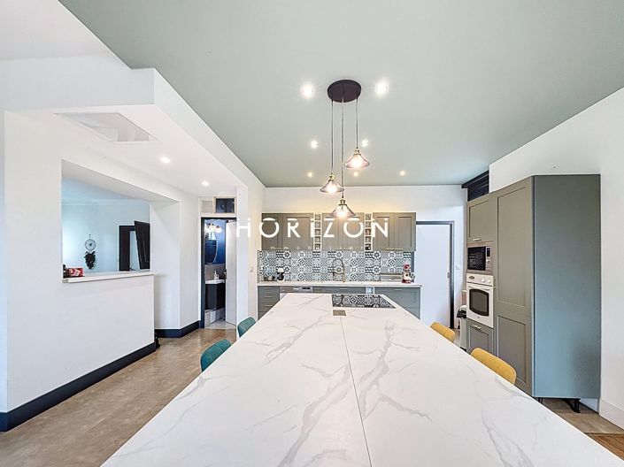 Image No.6-5 Bed House for sale