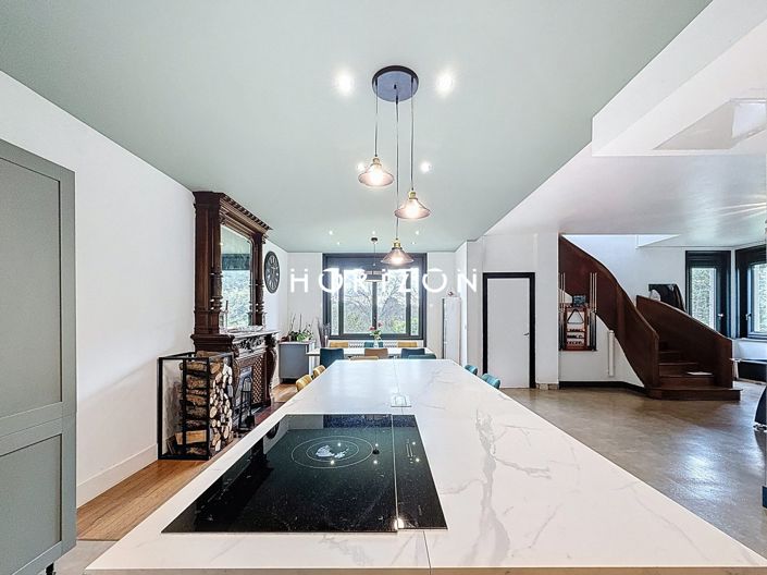 Image No.7-5 Bed House for sale