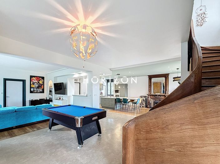 Image No.8-5 Bed House for sale