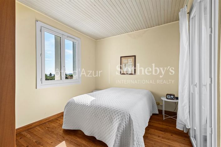 Image No.16-3 Bed House for sale