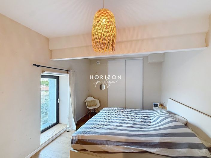 Image No.20-7 Bed Property for sale