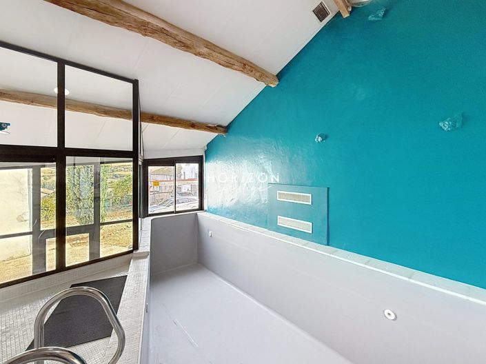 Image No.24-7 Bed Property for sale