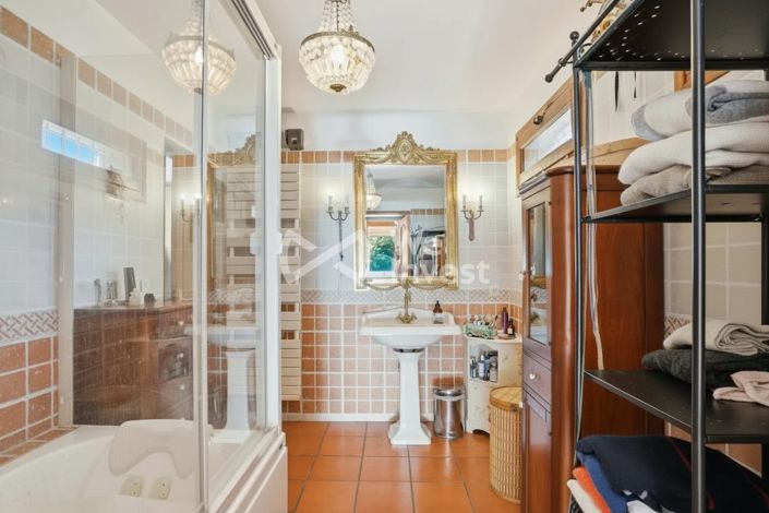 Image No.13-5 Bed House for sale