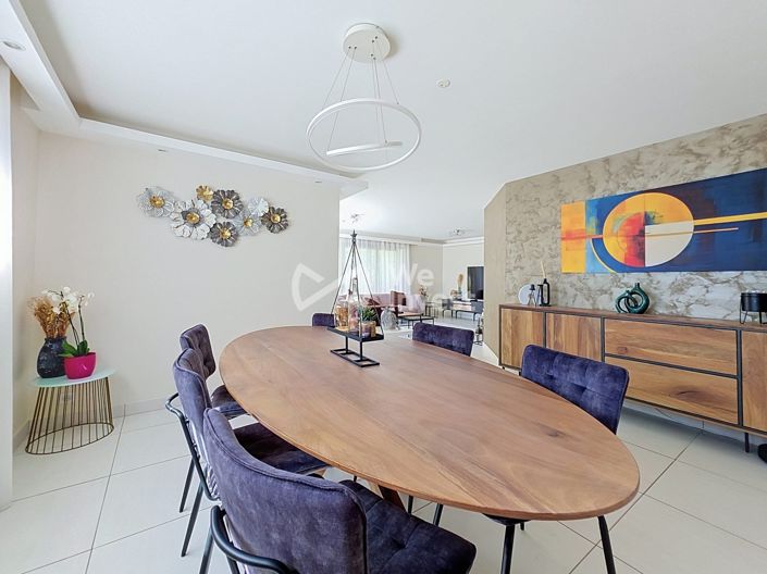 Image No.6-5 Bed House for sale
