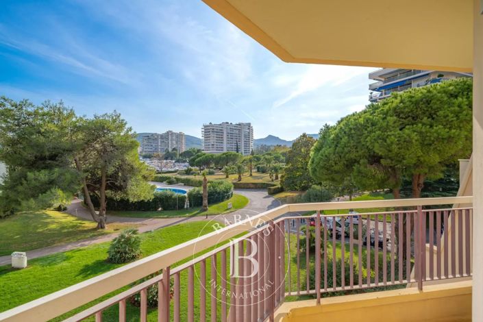 Image No.10-3 Bed Apartment for sale
