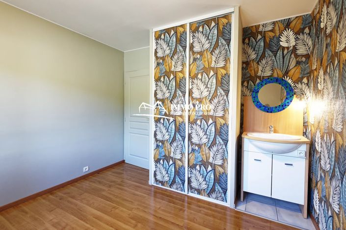 Image No.17-5 Bed House for sale