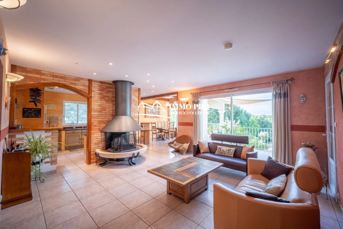 Image No.9-5 Bed House for sale