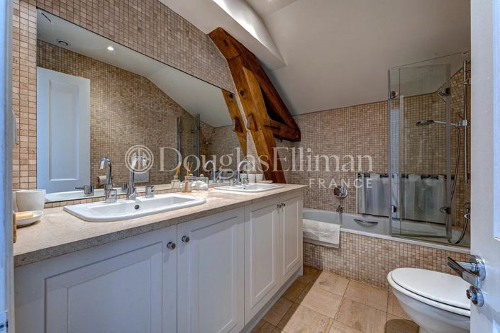 Image No.12-6 Bed House for sale