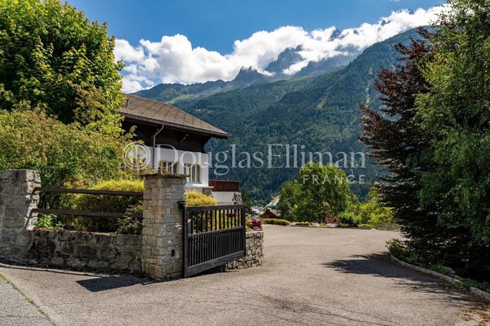 Image No.17-6 Bed House for sale