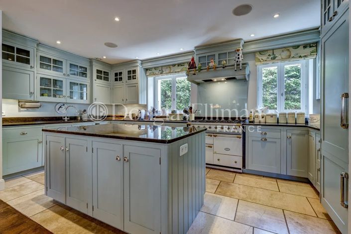 Image No.8-6 Bed House for sale