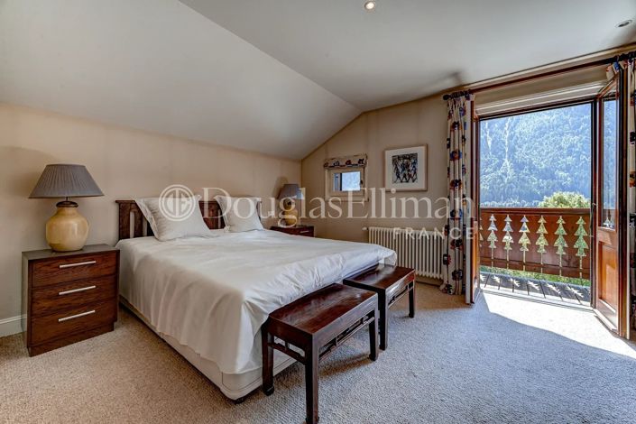 Image No.9-6 Bed House for sale