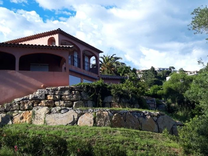Image No.2-4 Bed House for sale