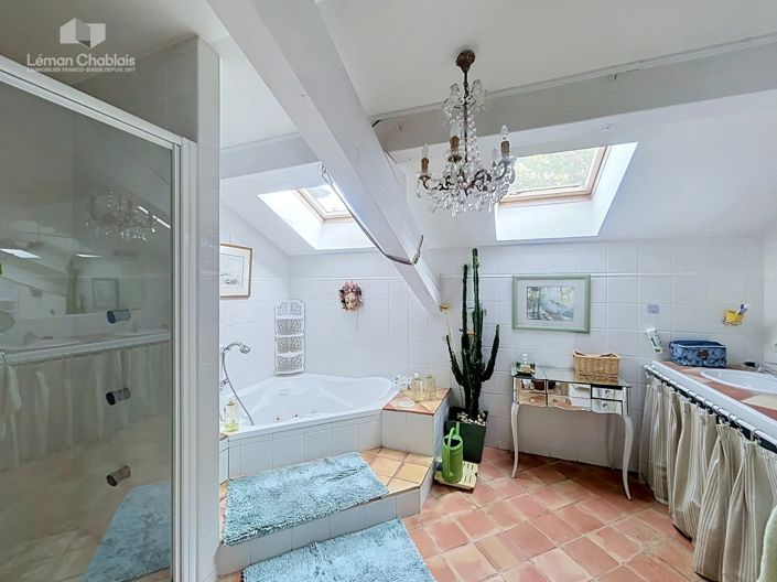 Image No.12-7 Bed House for sale