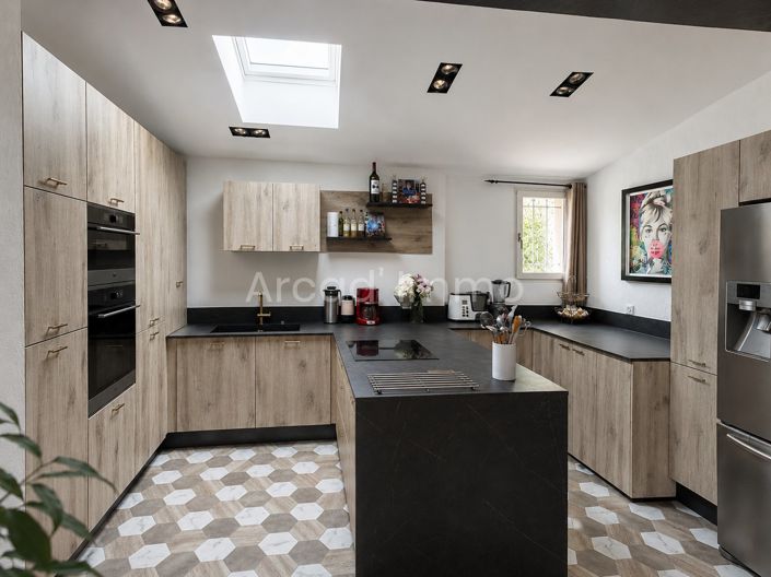 Image No.3-4 Bed House for sale