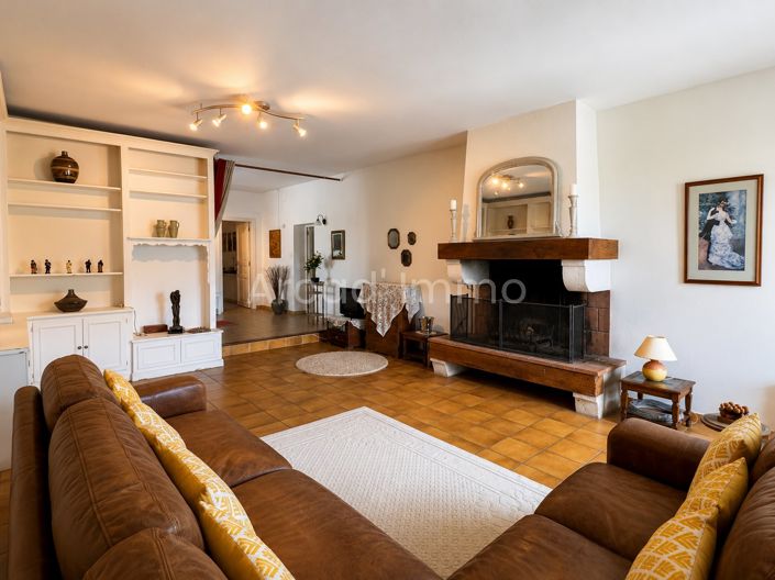 Image No.5-5 Bed House for sale
