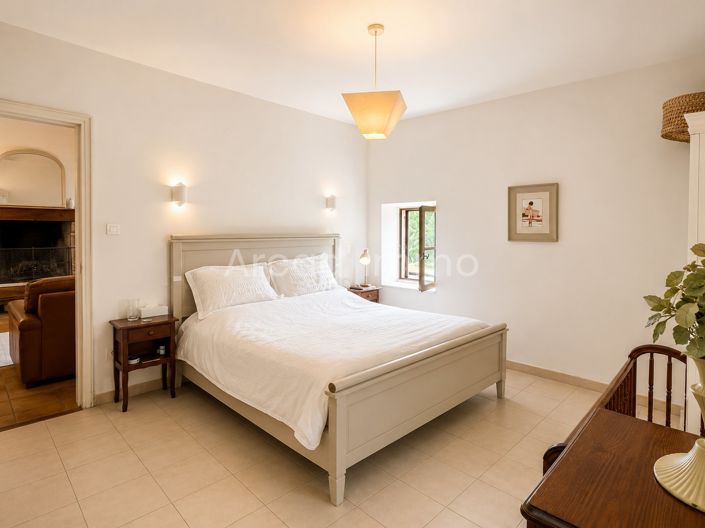 Image No.7-5 Bed House for sale