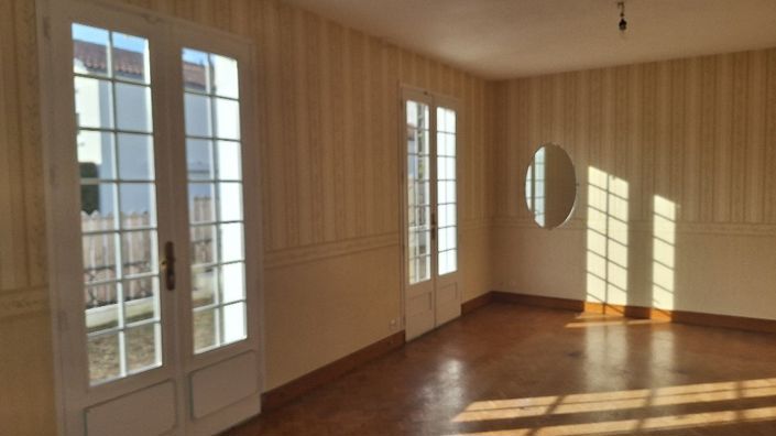 Image No.3-2 Bed House for sale