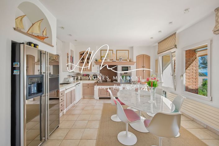 Image No.10-4 Bed House for sale