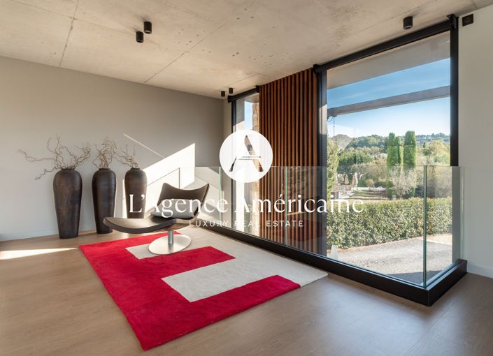 Image No.11-5 Bed Property for sale
